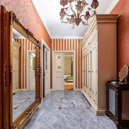 Opera View Terrace Svobody Avenu 35 * Lviv